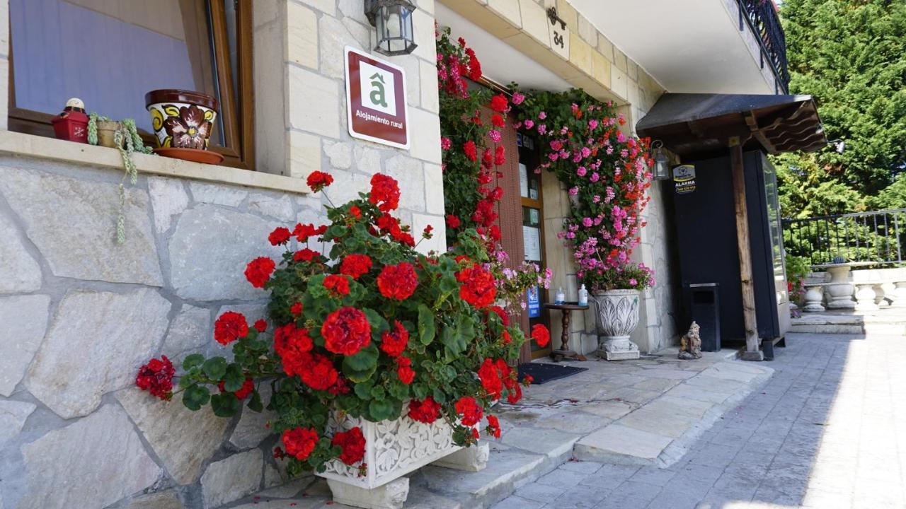 Hostal Casa Madrazo Praves Exterior foto